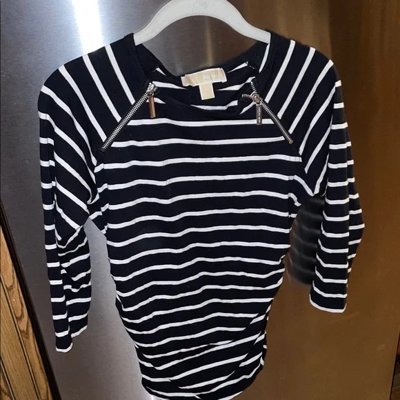 Micheal Kors Navy Zipper Top - Picture 3 of 13